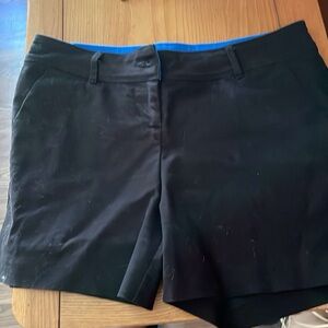 Isaac Mizrahi Black Women's Shorts with Blue Accent